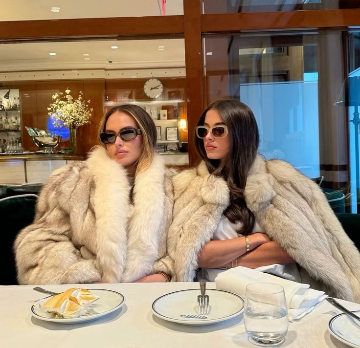 the Alia | custom | white fox fur